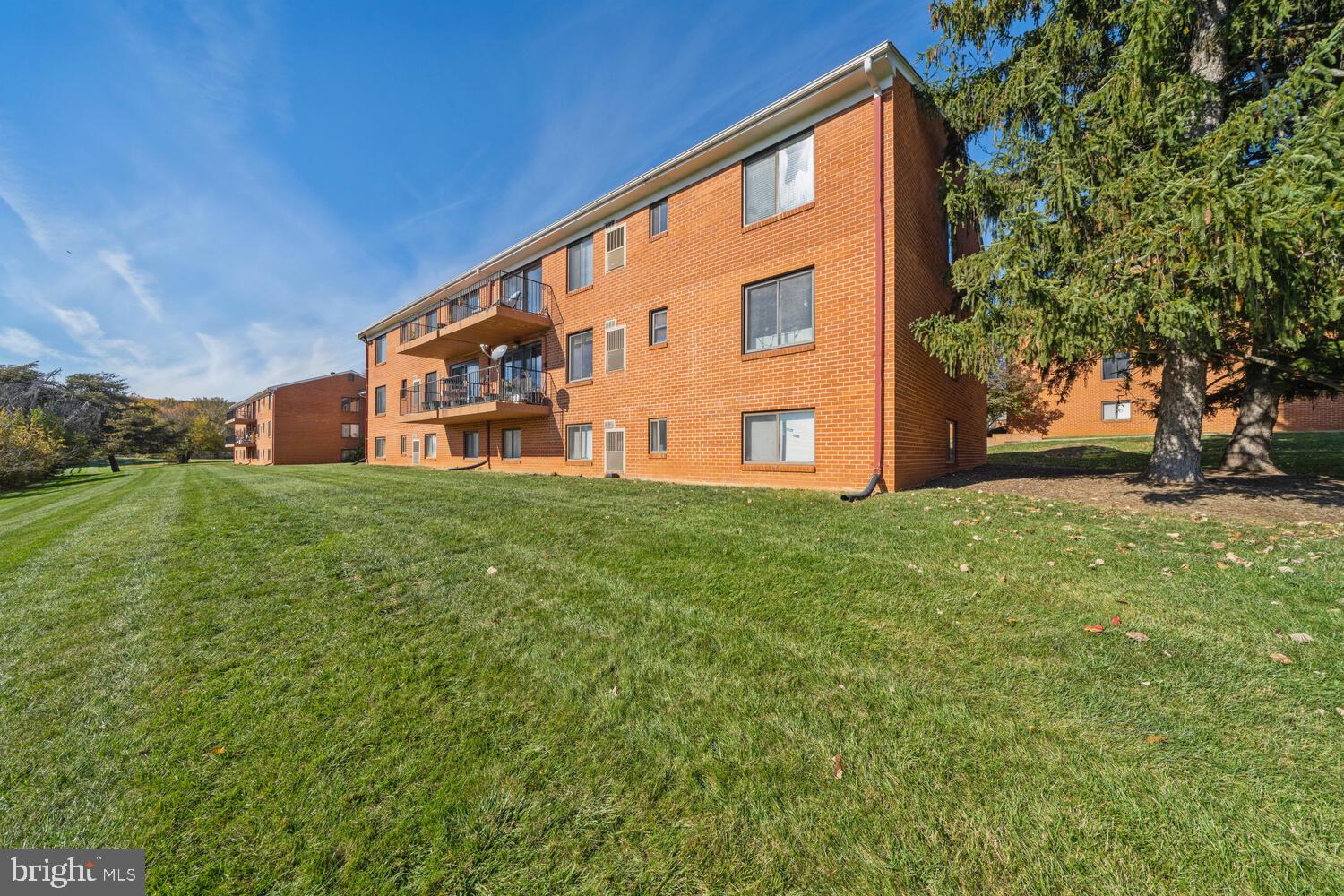 COUNTRY CLUB GREEN - Residential