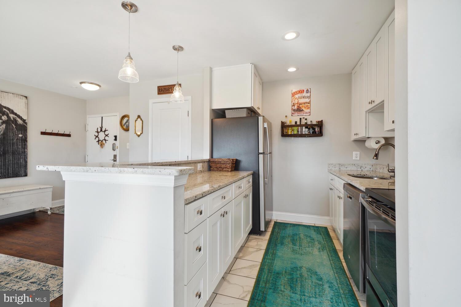 COUNTRY CLUB GREEN - Residential