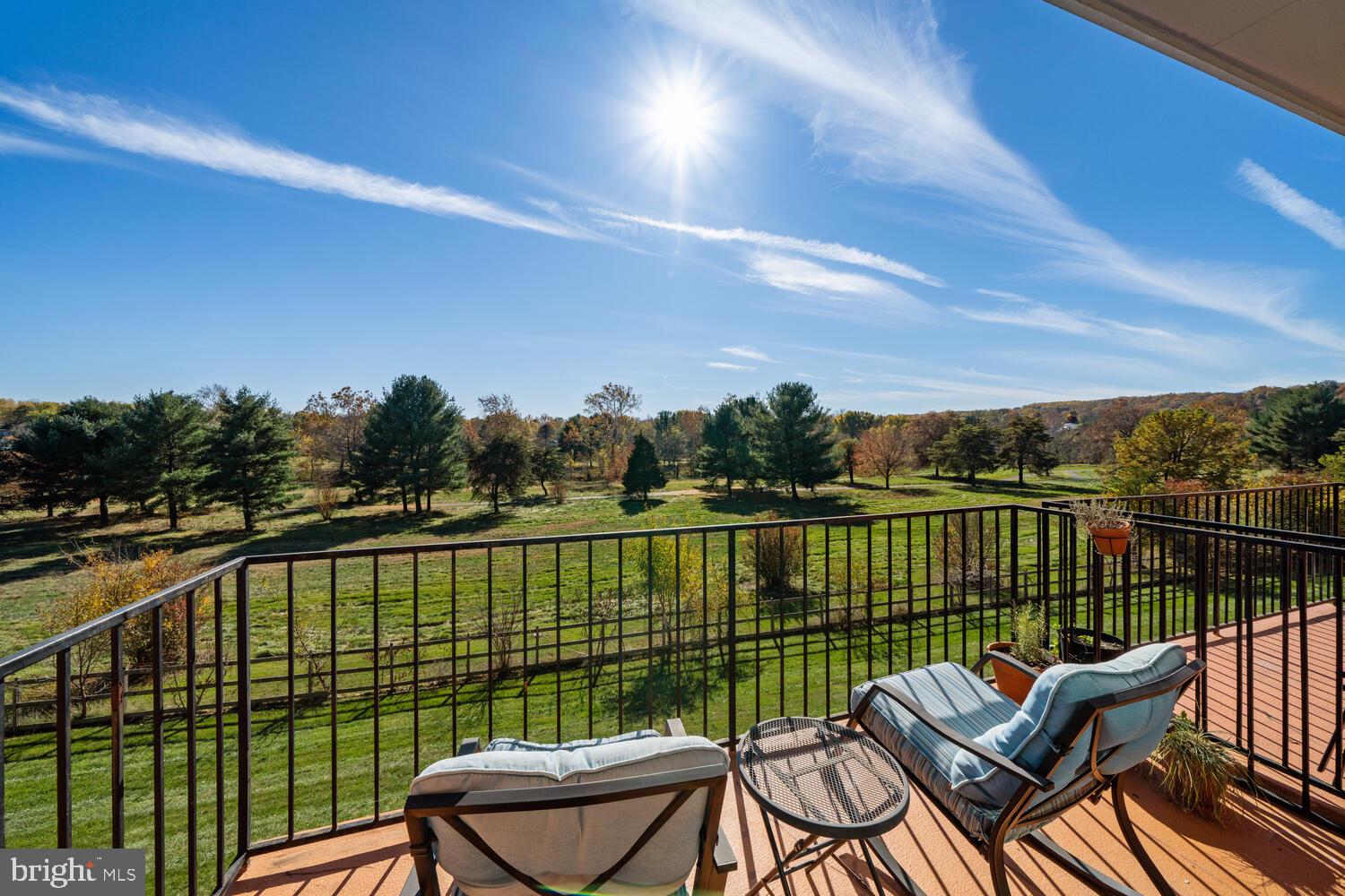 COUNTRY CLUB GREEN - Residential