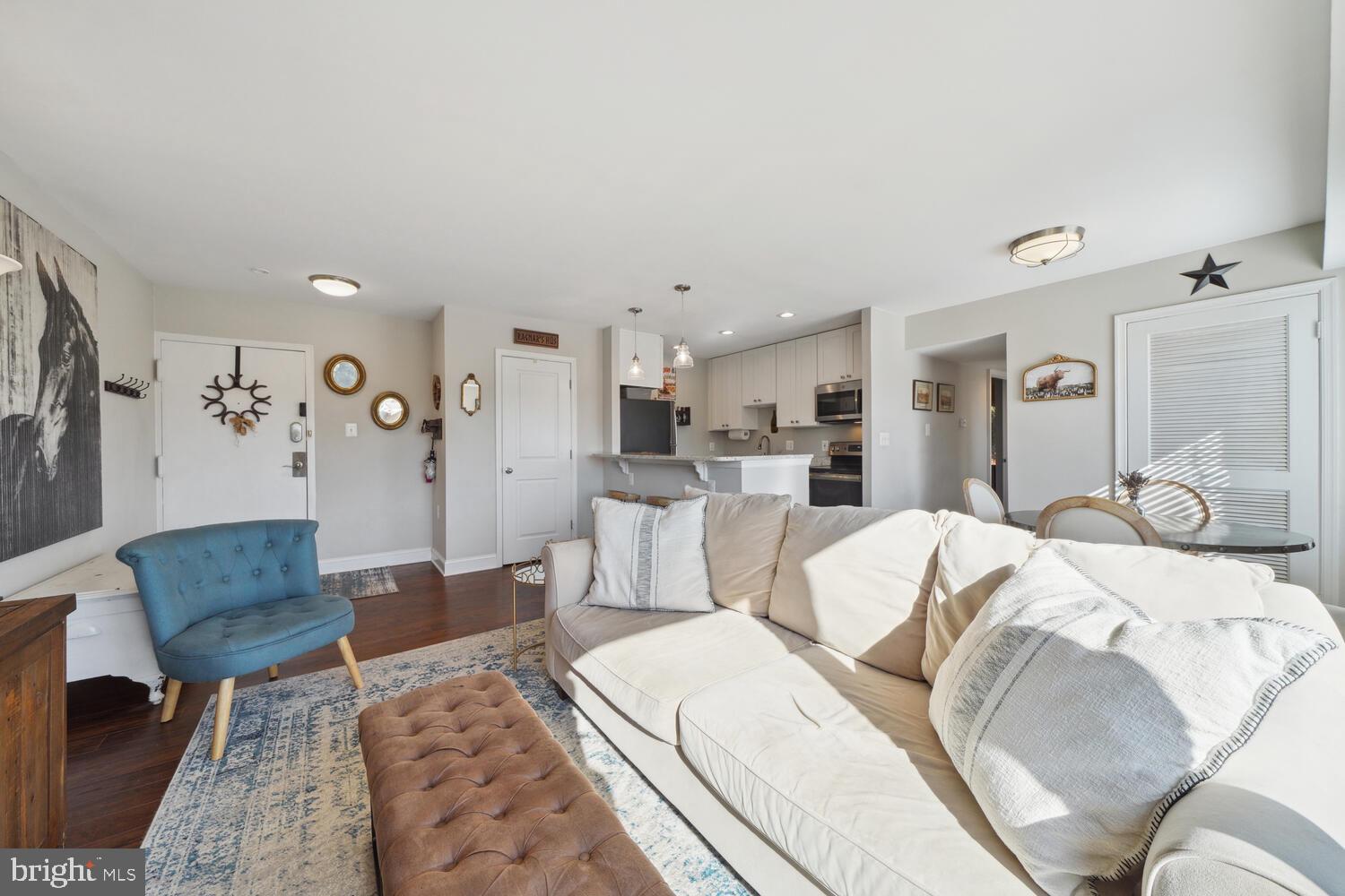 COUNTRY CLUB GREEN - Residential