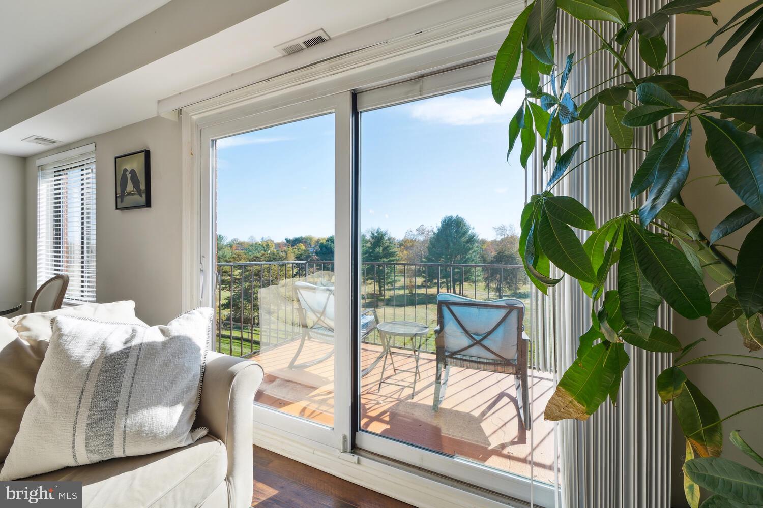 COUNTRY CLUB GREEN - Residential