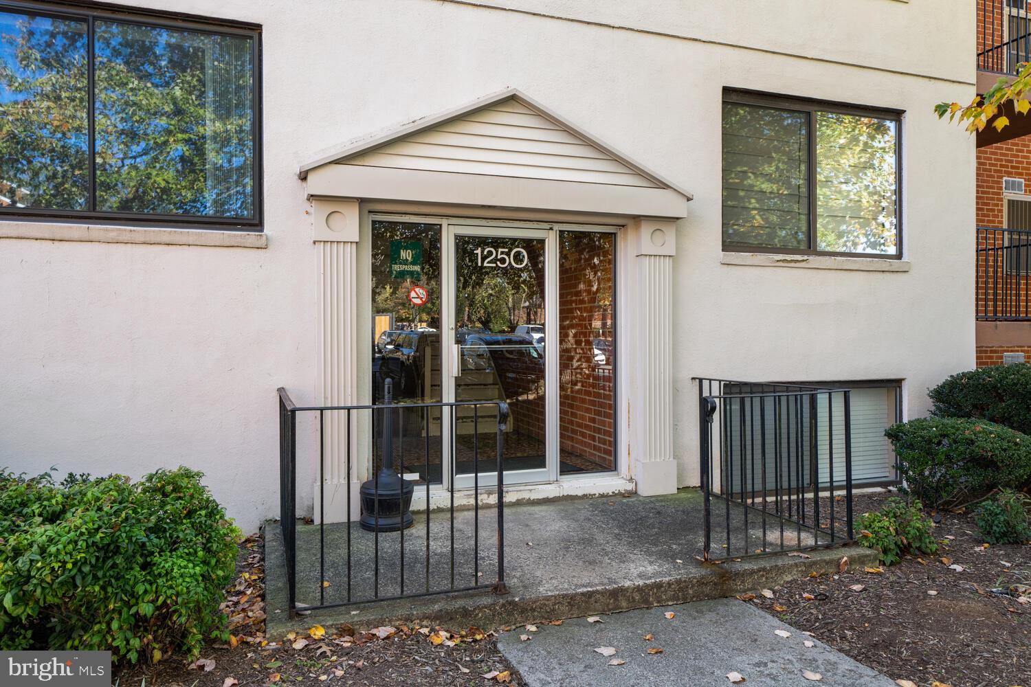 COUNTRY CLUB GREEN - Residential