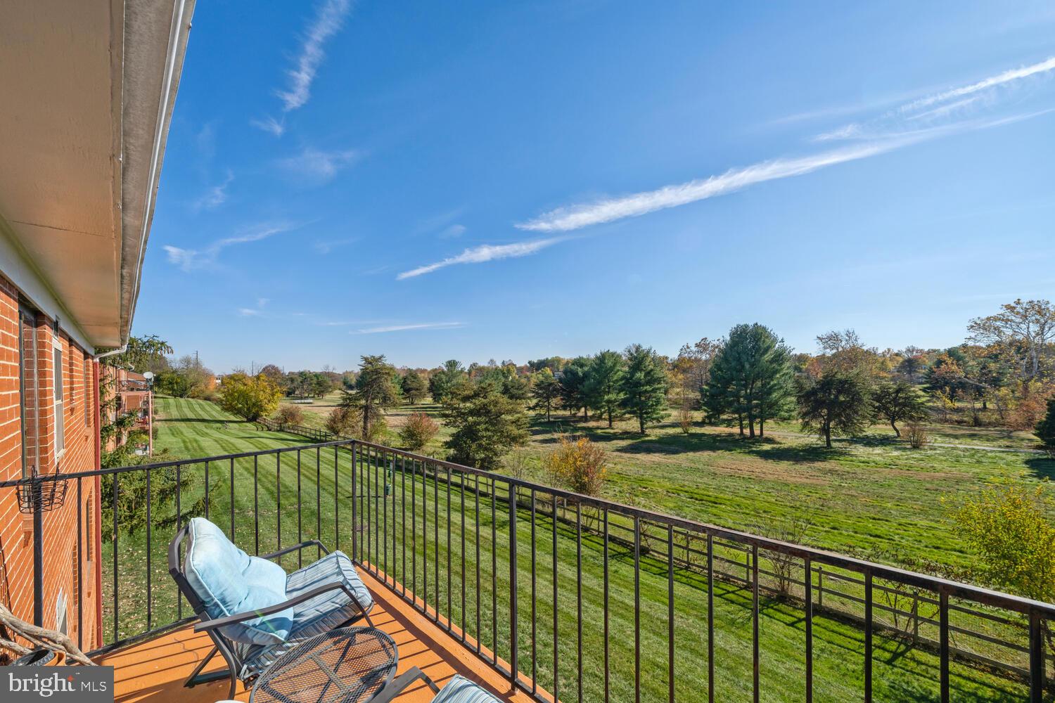 COUNTRY CLUB GREEN - Residential