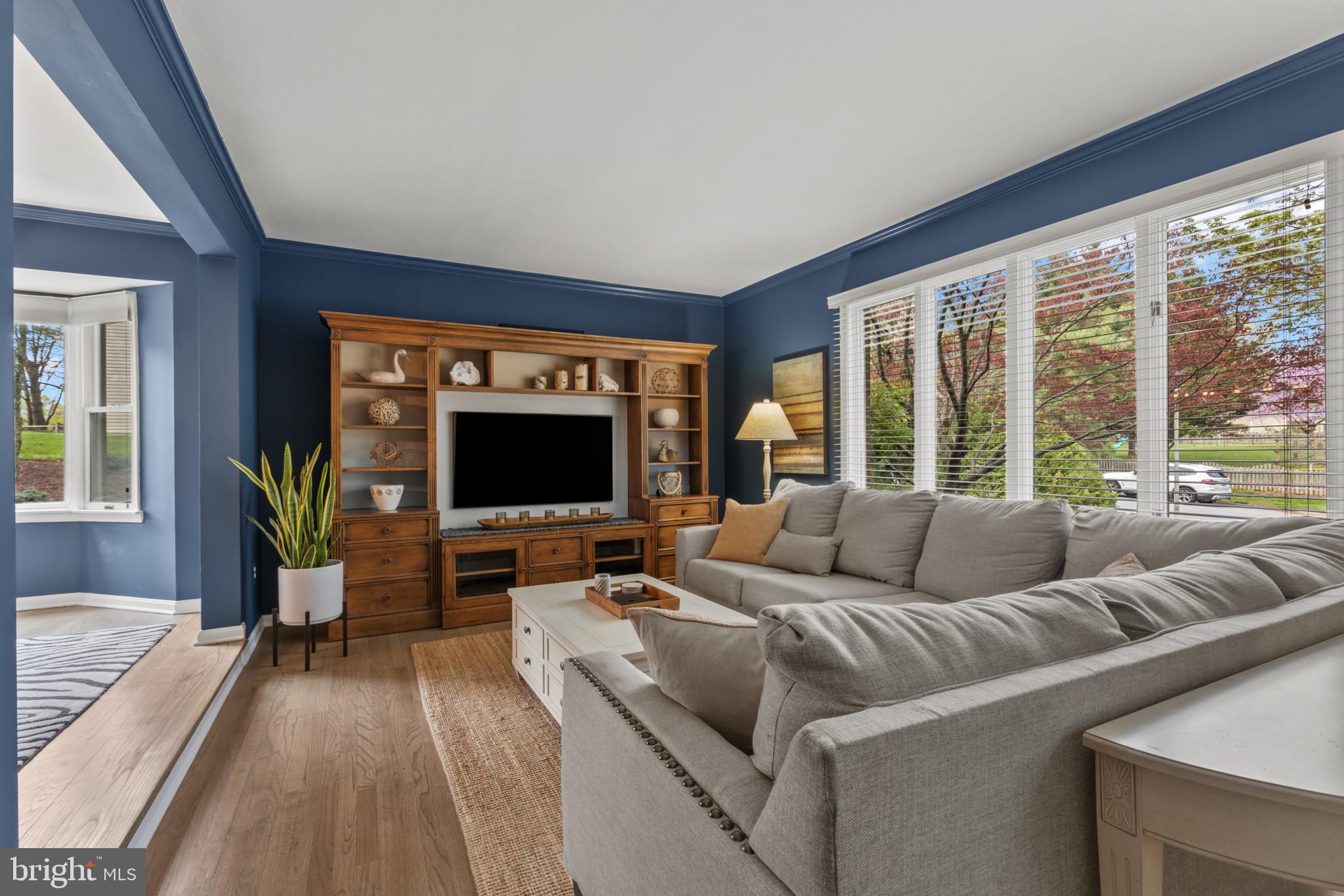 3835 GROSVENOR DRIVE