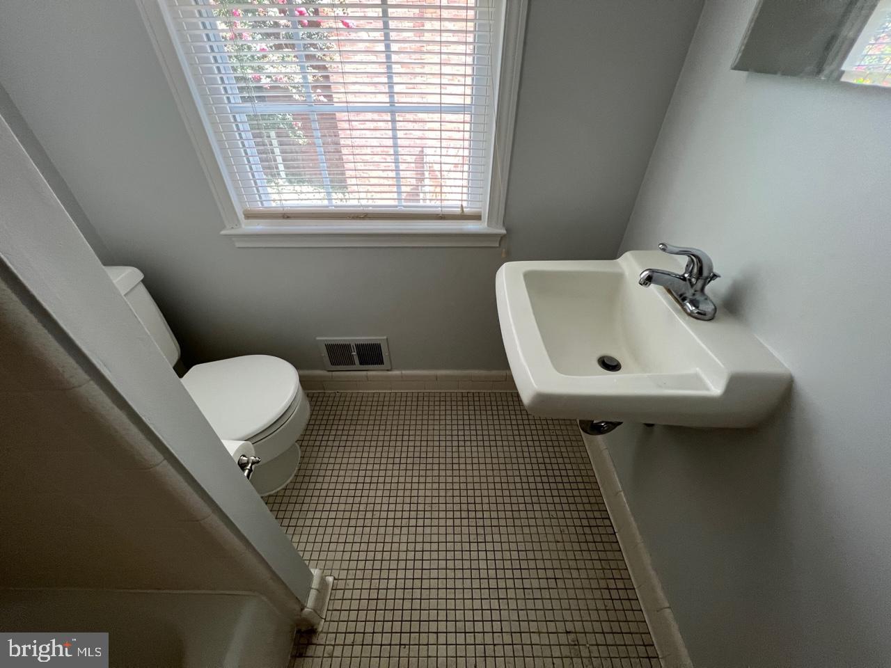 MASS AVE FOREST - Residential Lease