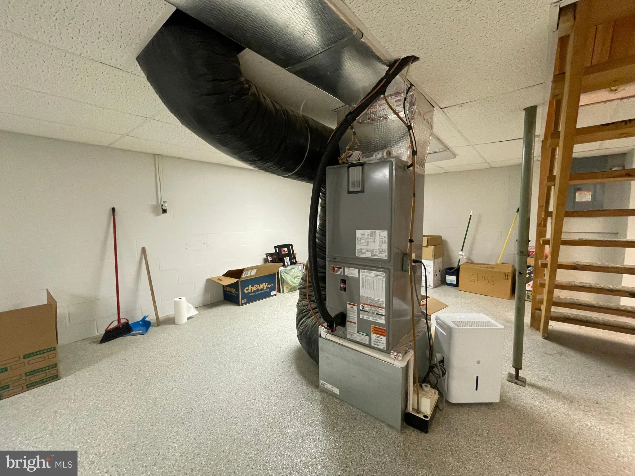 Shippensburg, Pennsylvania 17257, United States, 4 Bedrooms Bedrooms, ,3 BathroomsBathrooms,Residential,Pending,135844