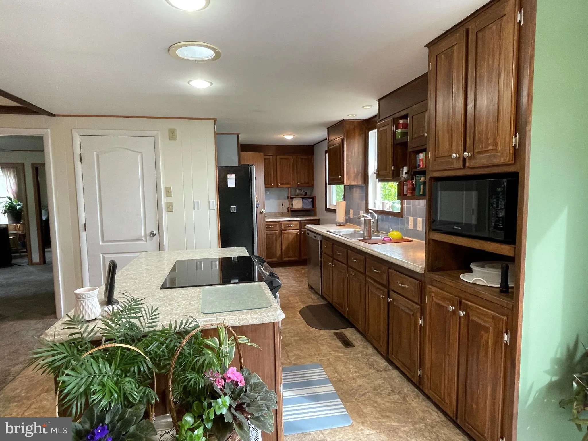 Shippensburg, Pennsylvania 17257, United States, 4 Bedrooms Bedrooms, ,3 BathroomsBathrooms,Residential,Pending,135844