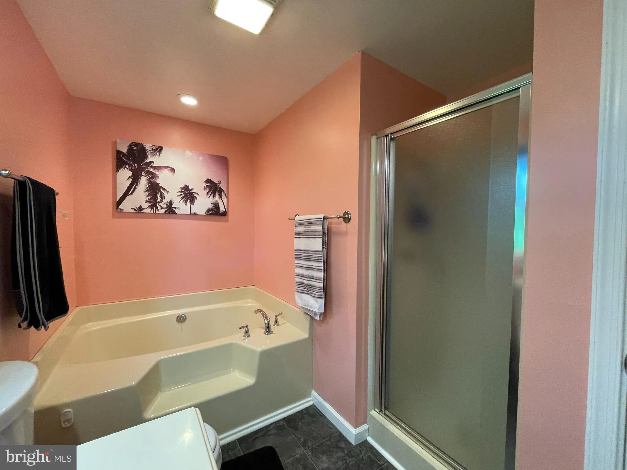 Shippensburg, Pennsylvania 17257, United States, 4 Bedrooms Bedrooms, ,3 BathroomsBathrooms,Residential,Pending,135844