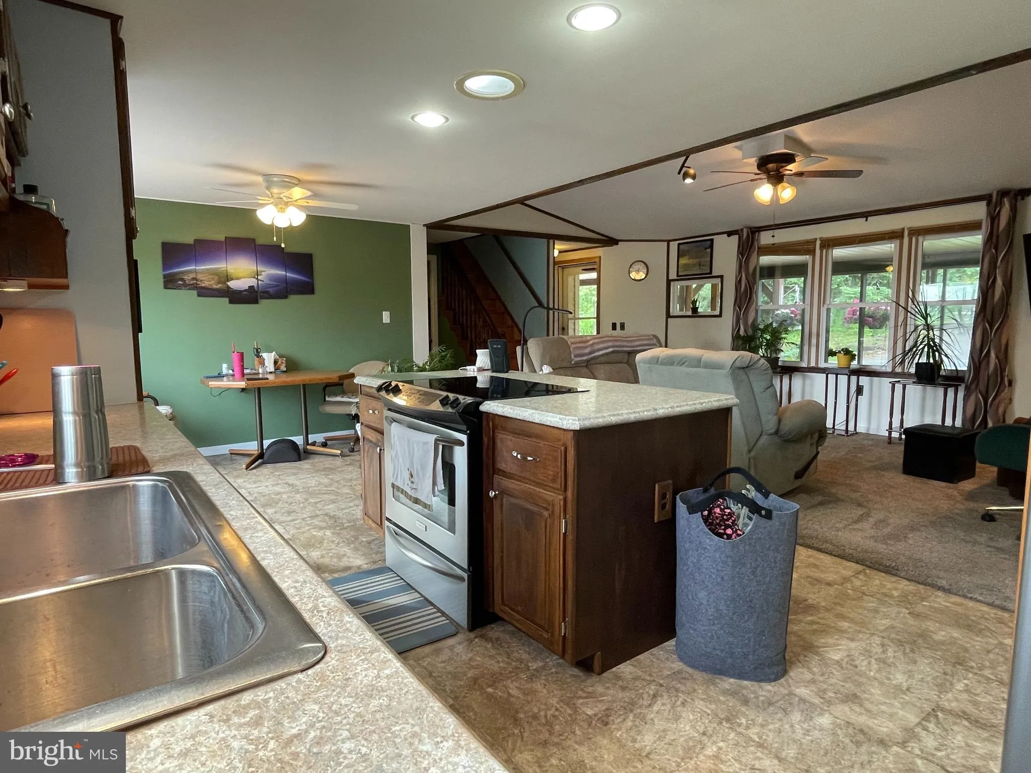 Shippensburg, Pennsylvania 17257, United States, 4 Bedrooms Bedrooms, ,3 BathroomsBathrooms,Residential,Pending,135844