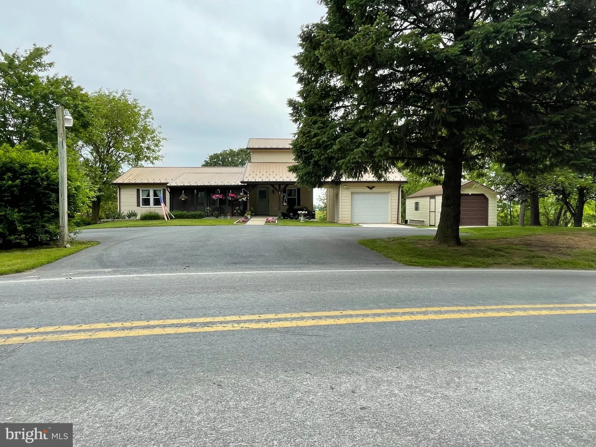 Shippensburg, Pennsylvania 17257, United States, 4 Bedrooms Bedrooms, ,3 BathroomsBathrooms,Residential,Pending,135844