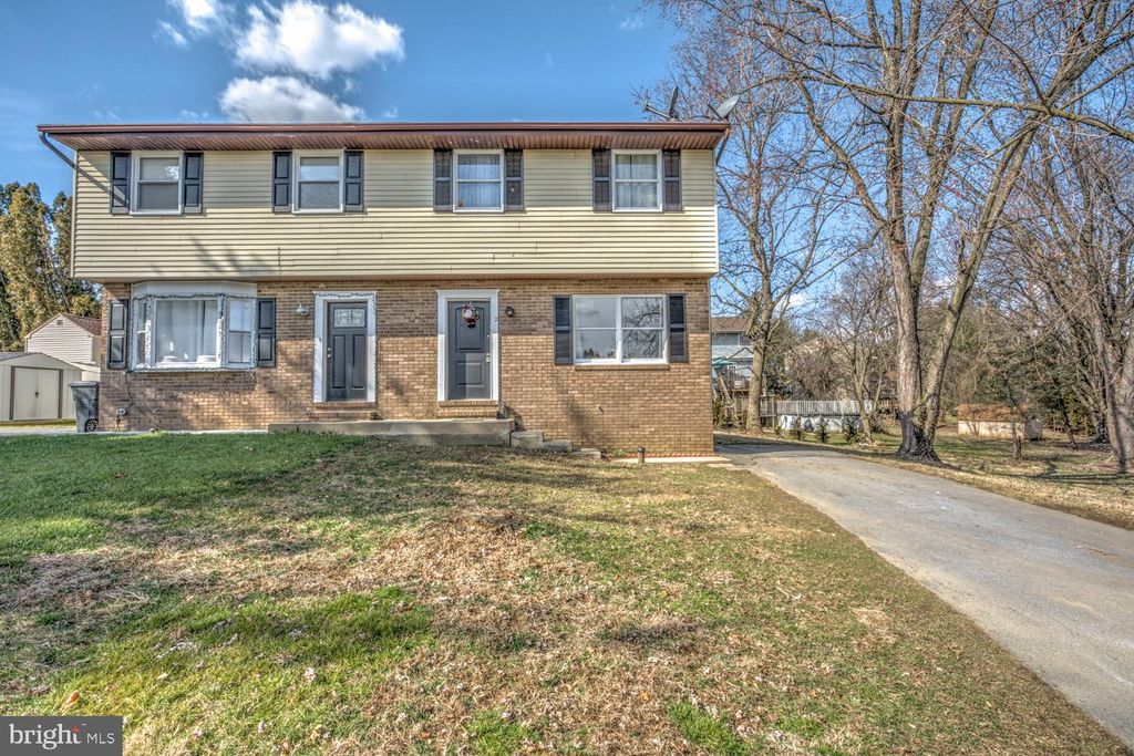 Photo of 2 GRAFTON CIR, LANCASTER, PA 17603 (MLS # PALA2031166)