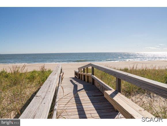 BREAKWATER BEACH - Residential