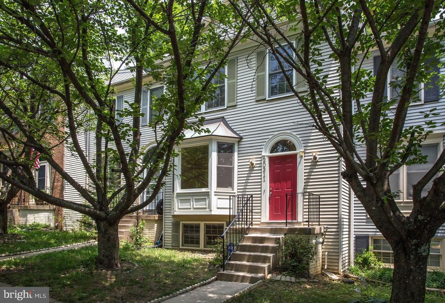 Fresh Paint & Spacious Townhouse. 3 Bedrooms, 3.5 baths. Finished basement plus a 4th room. kitchen W breakfast area & Skylight & lots more. Back deck for cookout. Fenced yard for privacy. Community Basketball Court, Tennis Court, Swimming Pool and Playground. Easy access to 1-270.