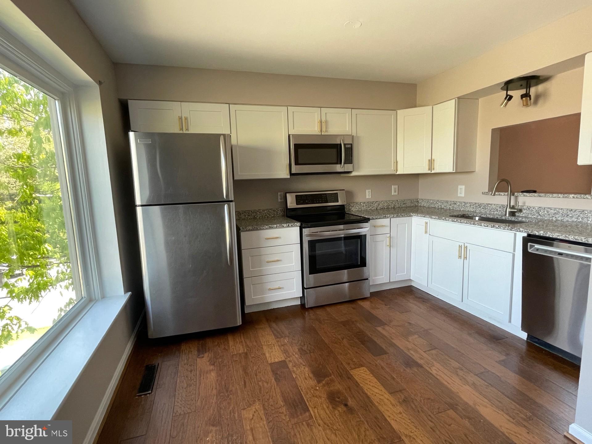 VILLAS LAKE ANITA LOUISE - Residential