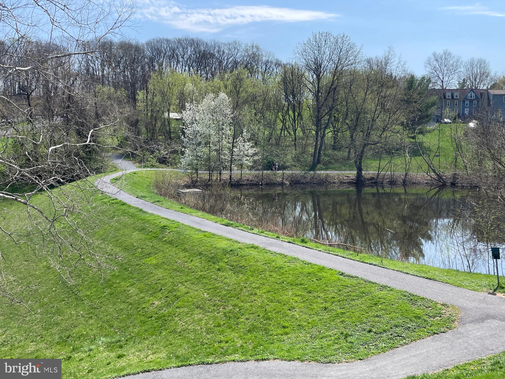 VILLAS LAKE ANITA LOUISE - Residential