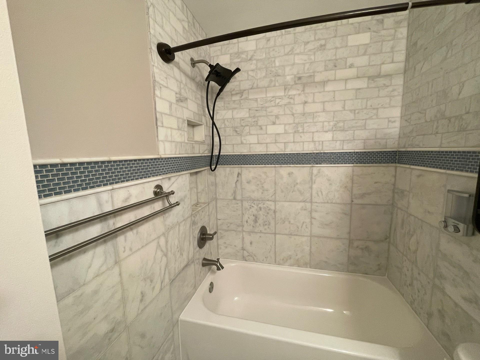 VILLAS LAKE ANITA LOUISE - Residential