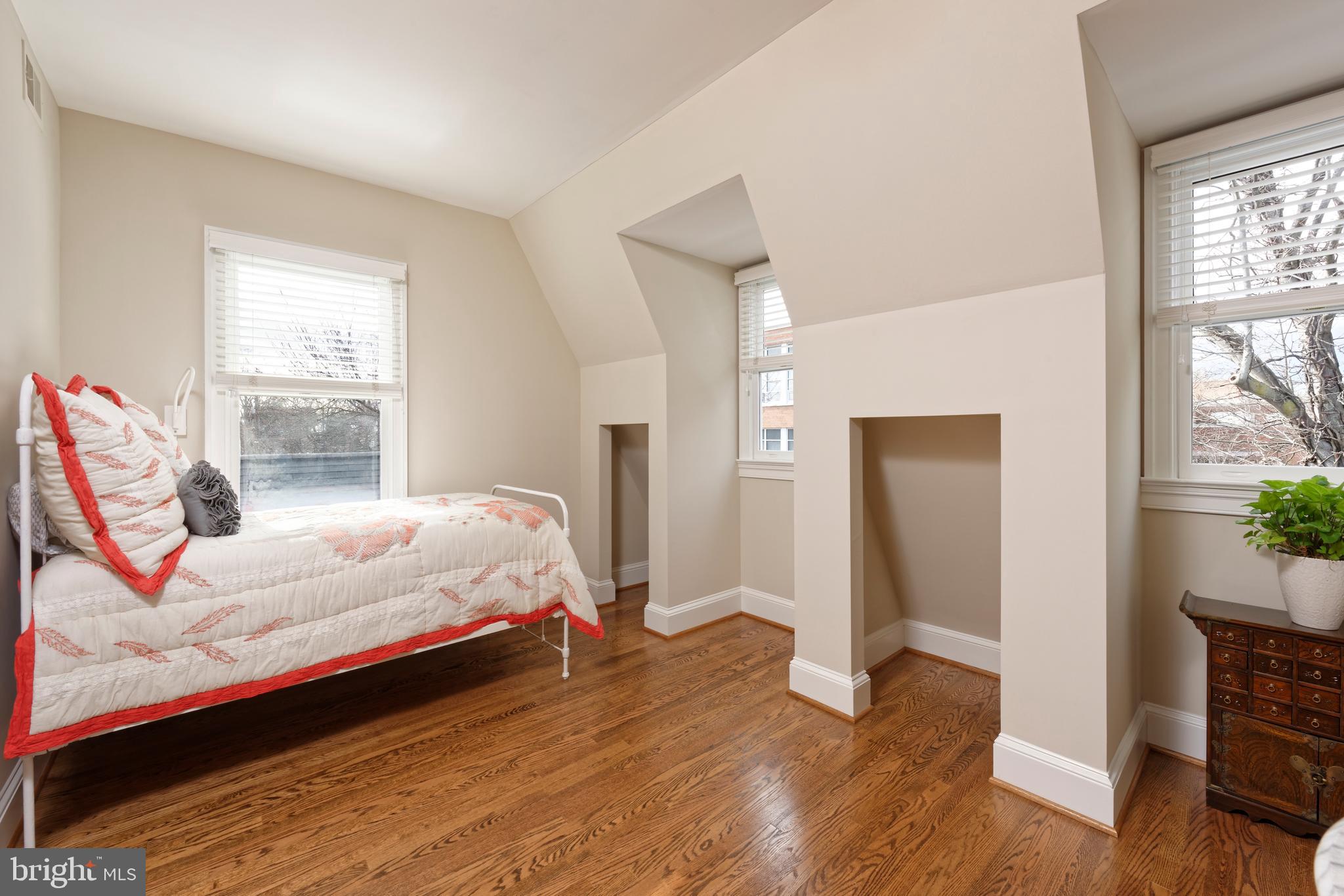 OLD TOWN ALEXANDRIA - Residential