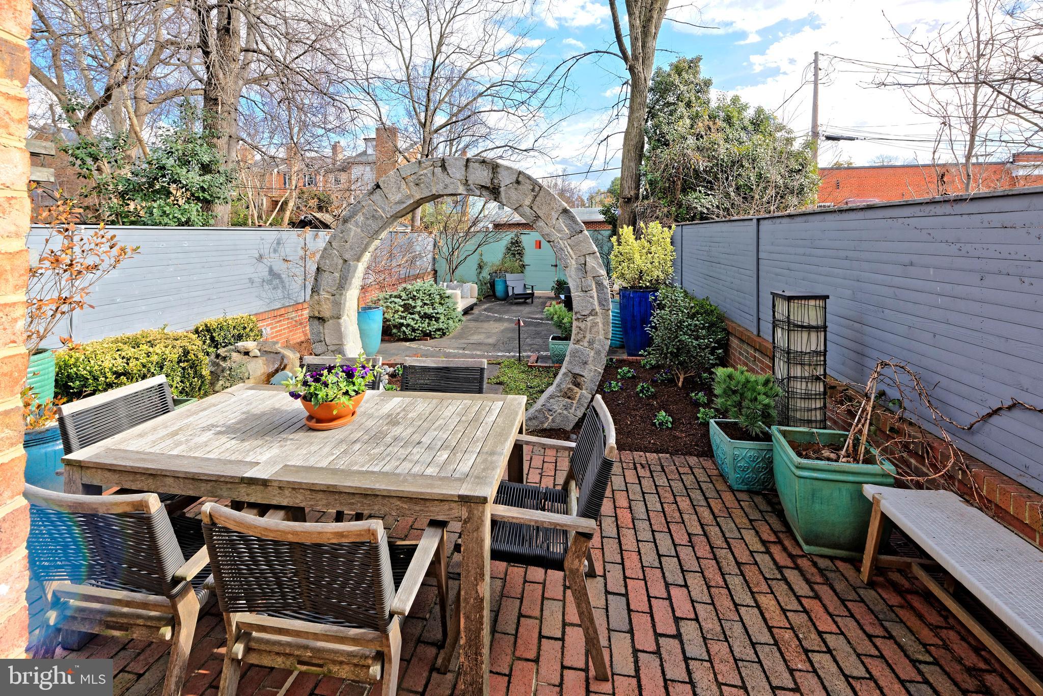 OLD TOWN ALEXANDRIA - Residential