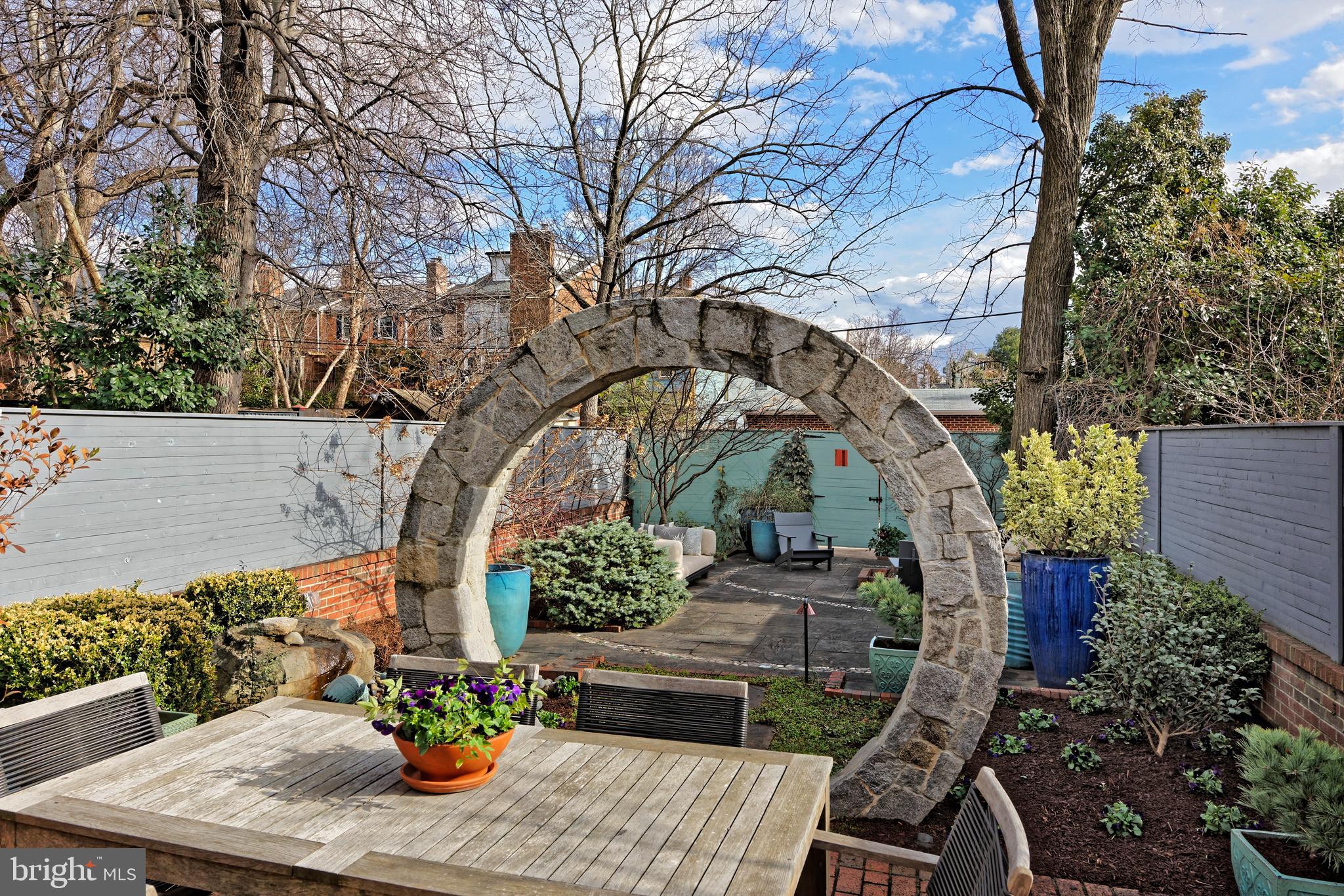 OLD TOWN ALEXANDRIA - Residential