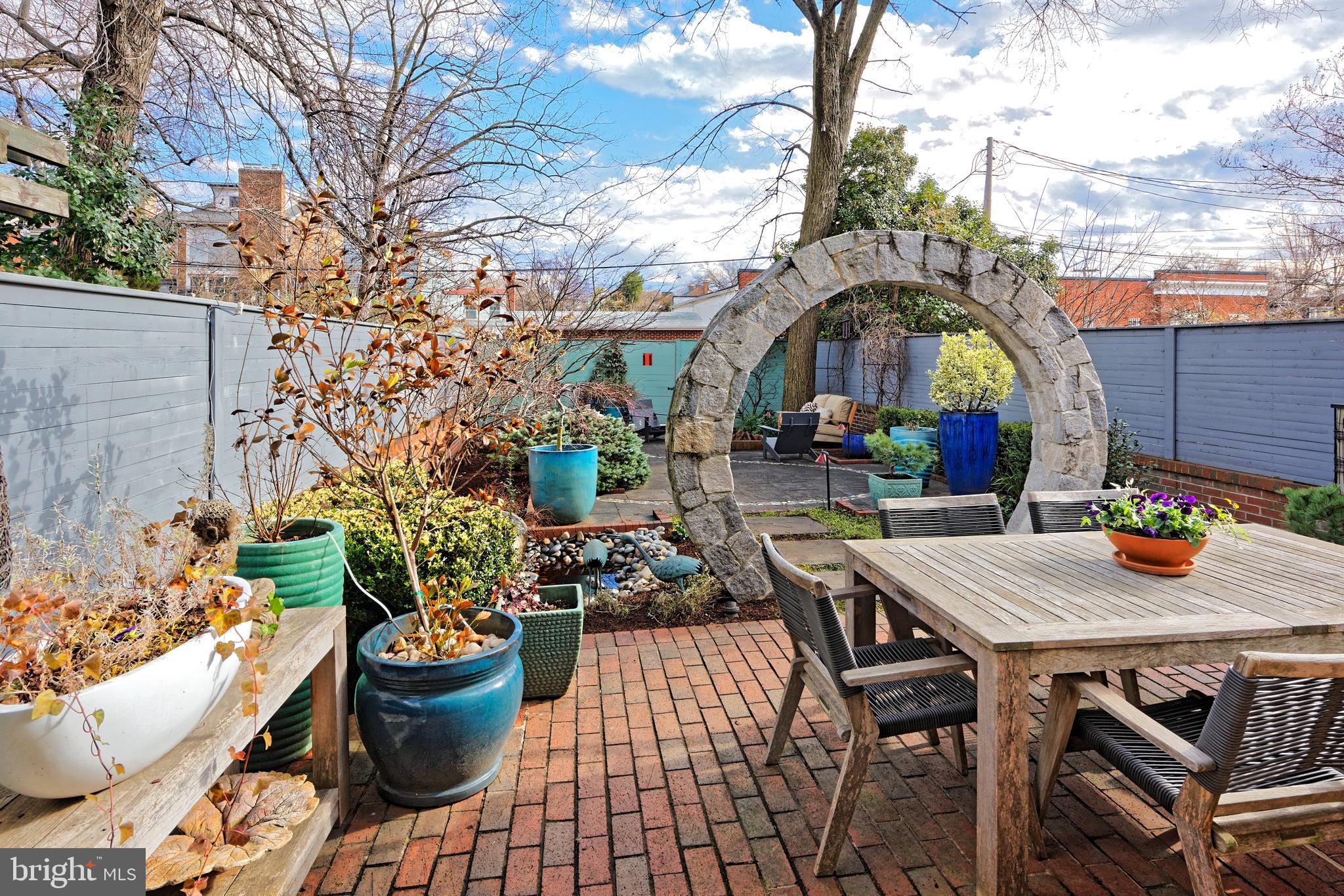 OLD TOWN ALEXANDRIA - Residential