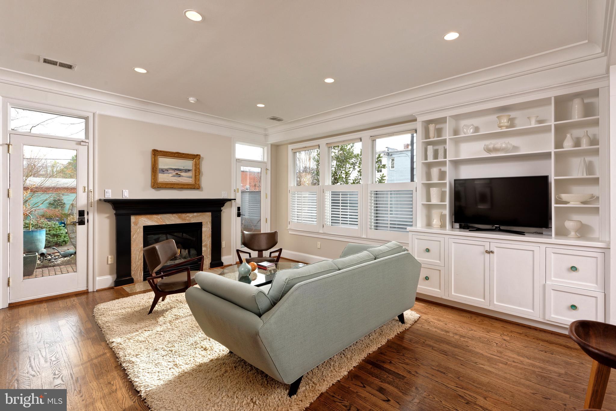 OLD TOWN ALEXANDRIA - Residential