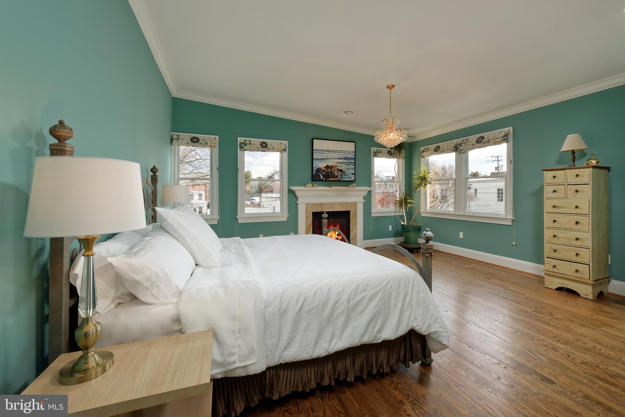 OLD TOWN ALEXANDRIA - Residential