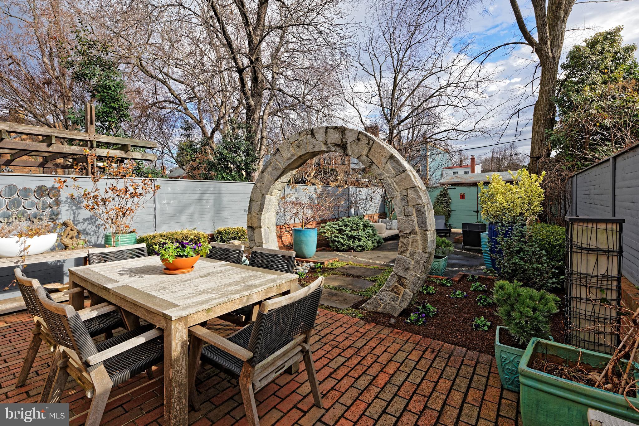 OLD TOWN ALEXANDRIA - Residential