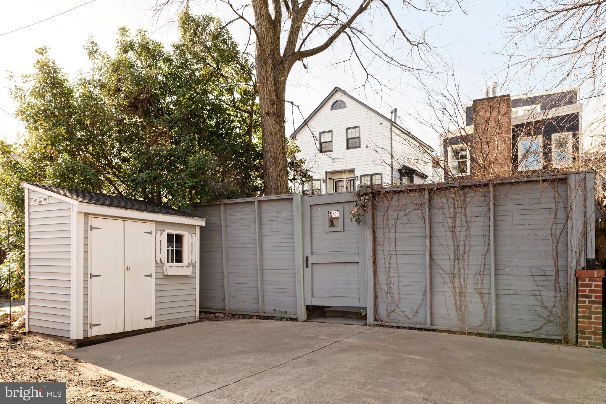 OLD TOWN ALEXANDRIA - Residential