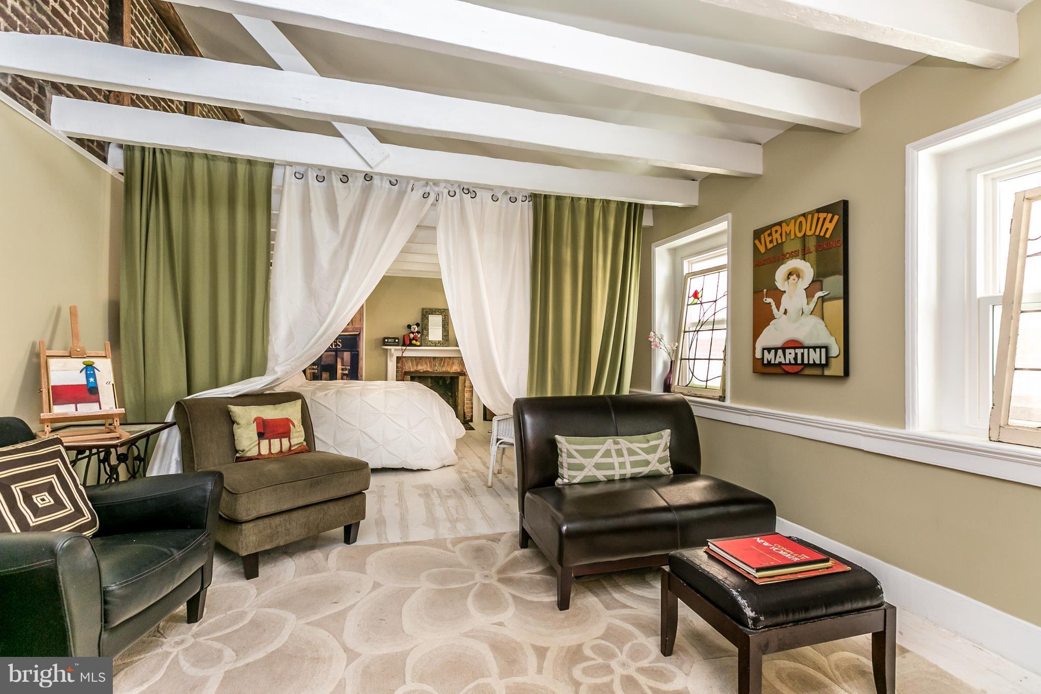 LITTLE ITALY - Residential Lease
