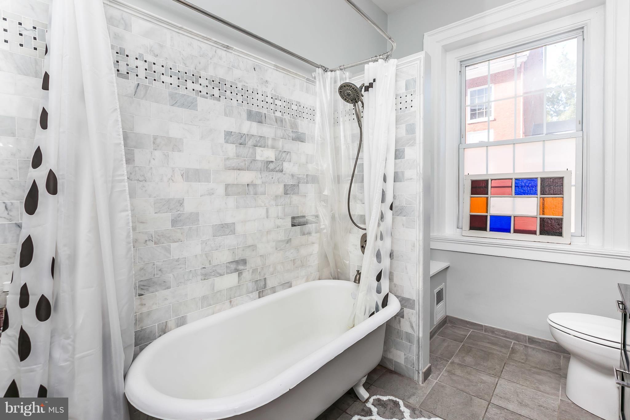 LITTLE ITALY - Residential Lease