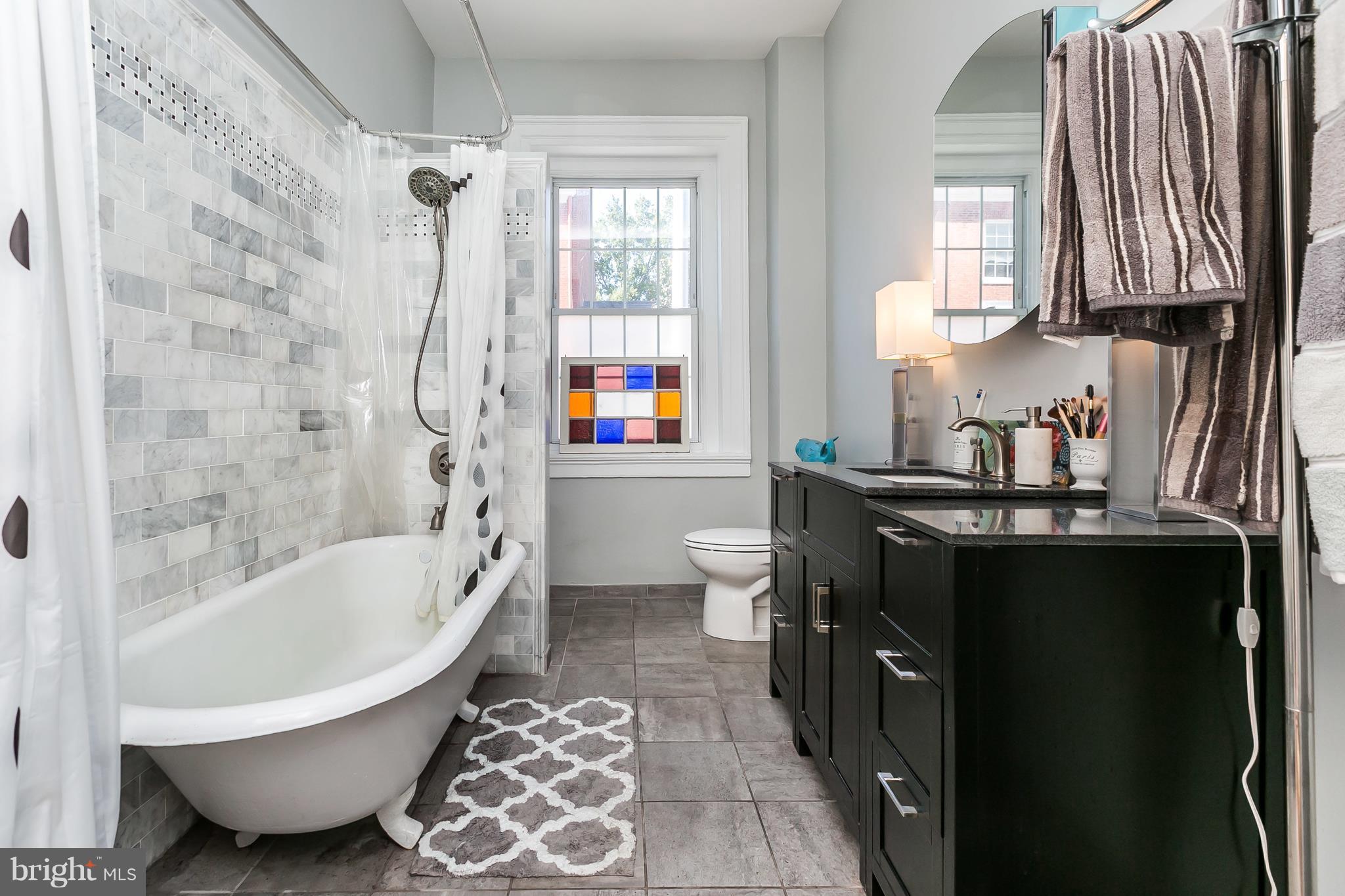 LITTLE ITALY - Residential Lease
