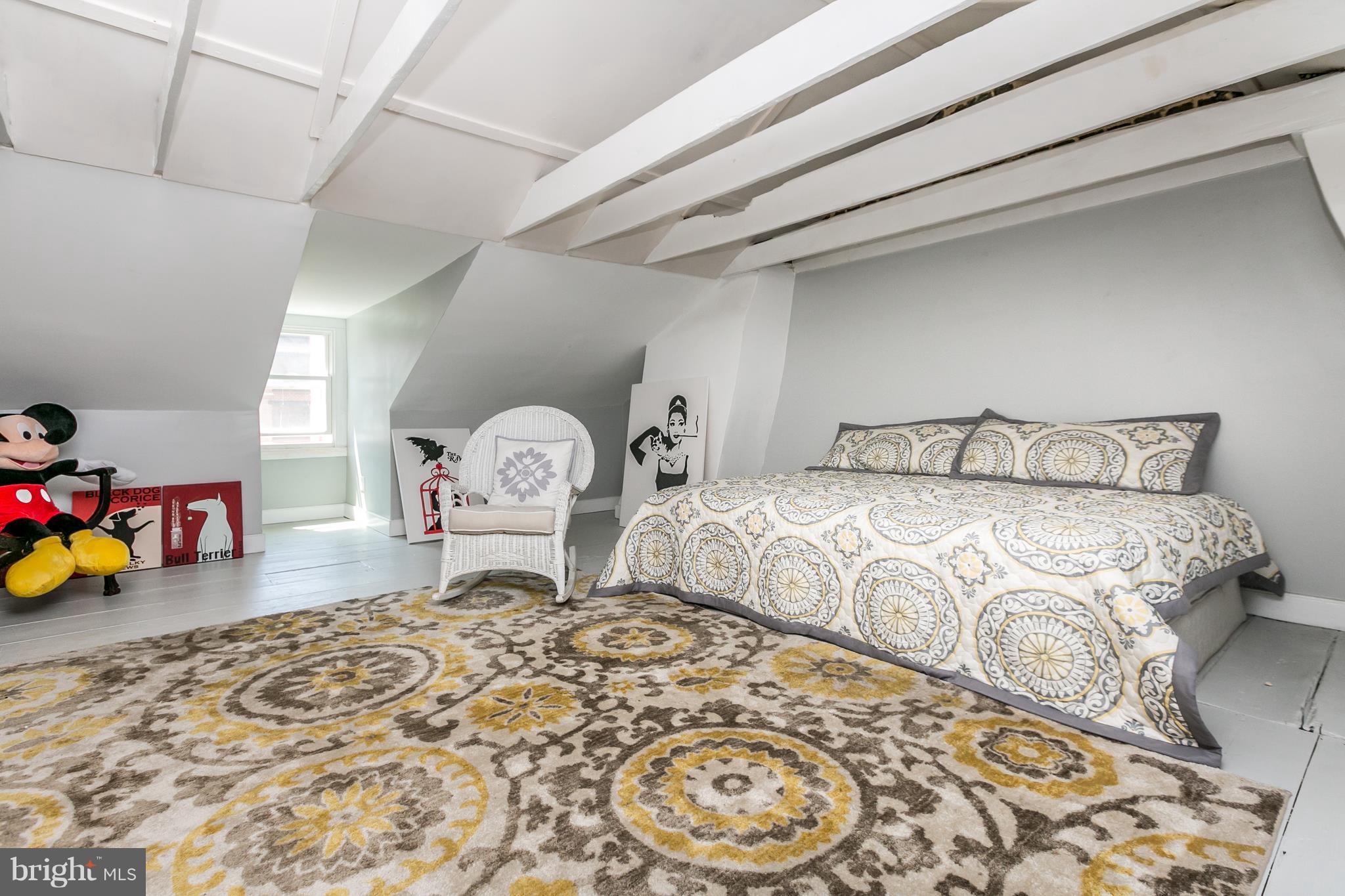 LITTLE ITALY - Residential Lease