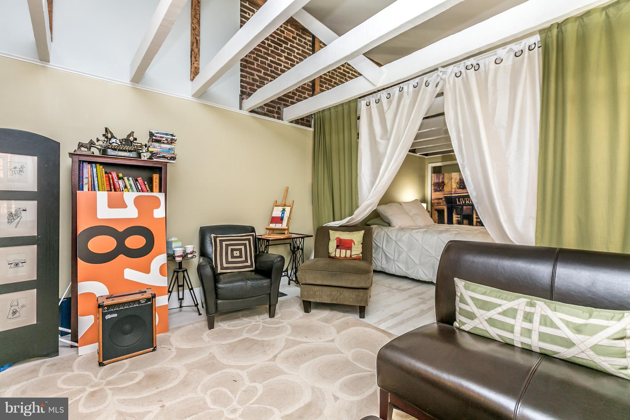 LITTLE ITALY - Residential Lease