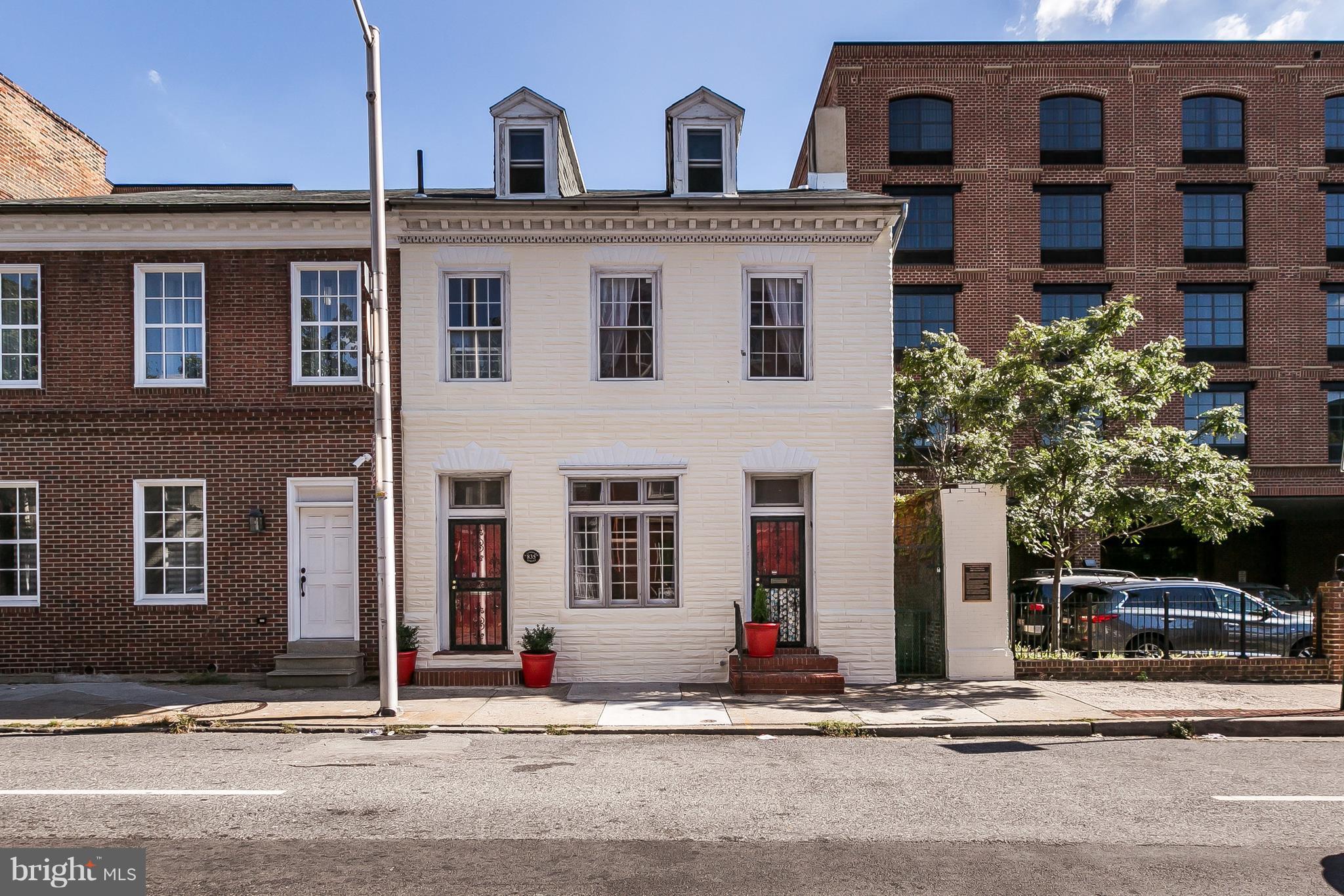 LITTLE ITALY - Residential Lease