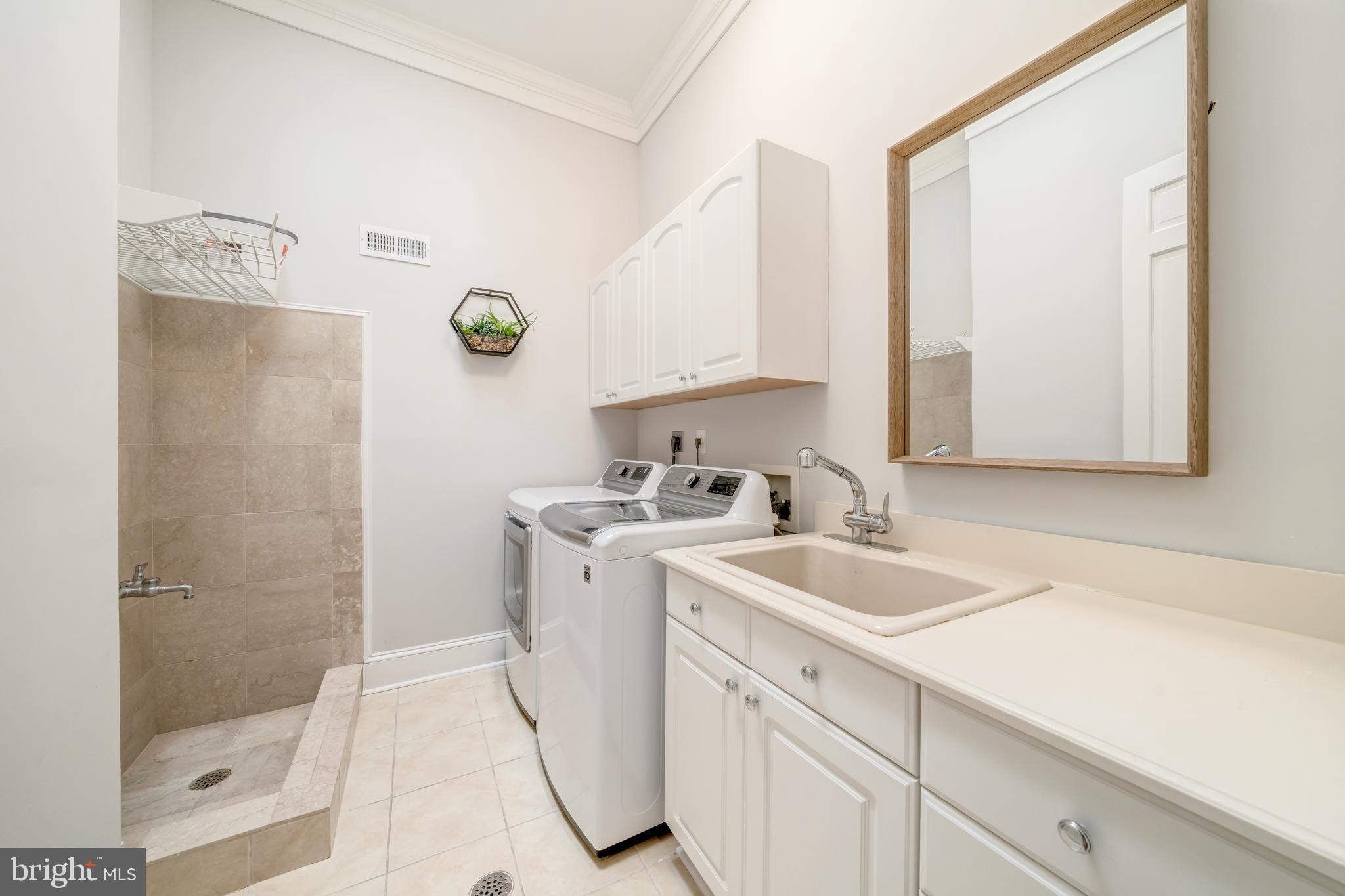 ROLLING VALLEY - Residential Lease