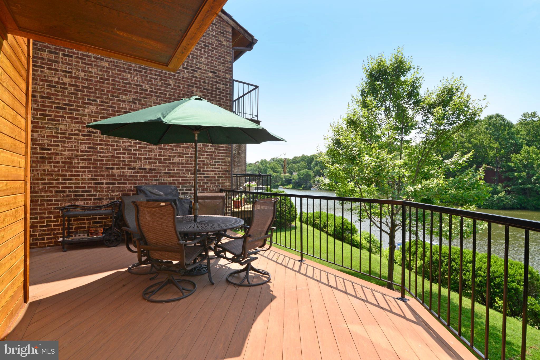 CABOTS POINT - Residential