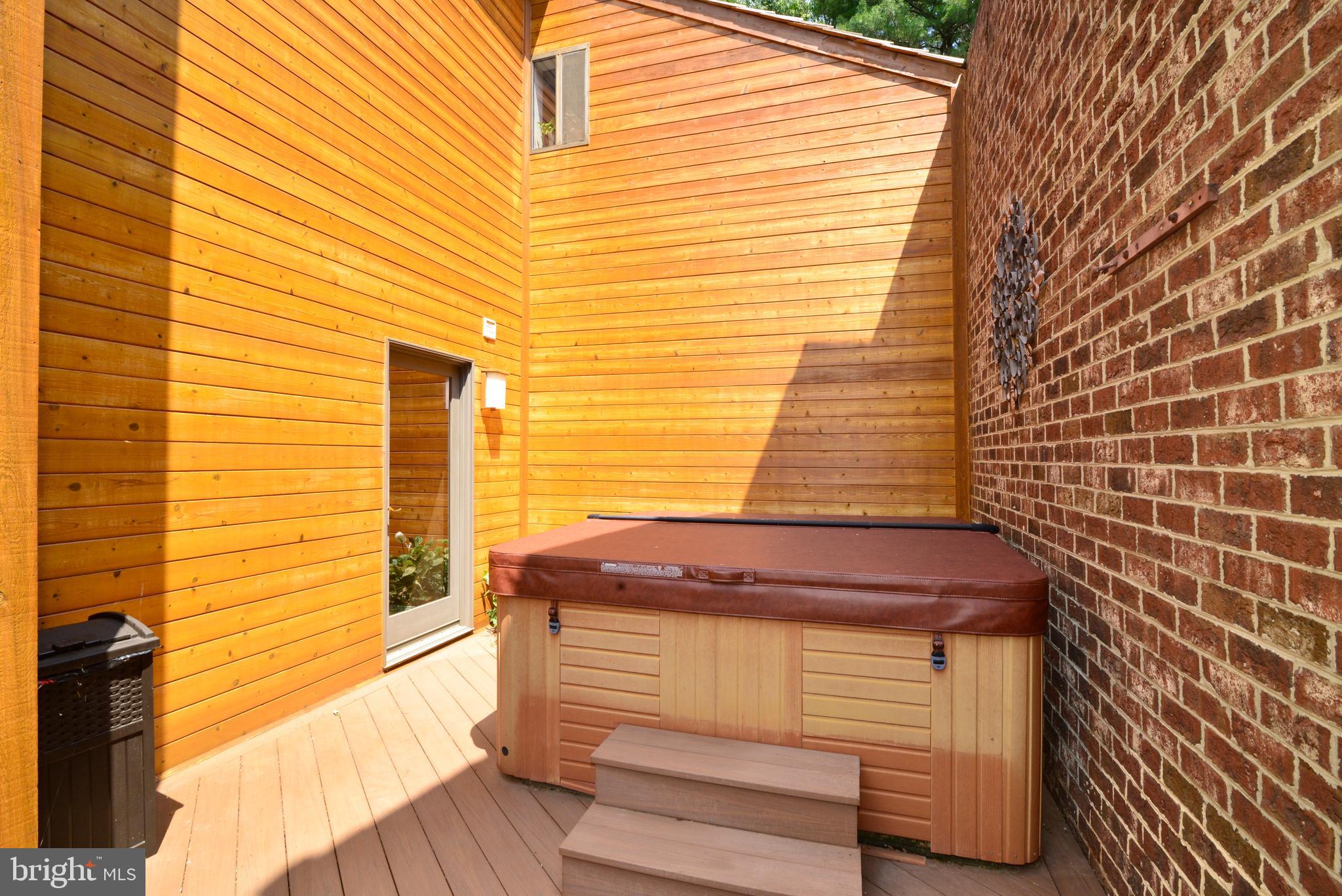 CABOTS POINT - Residential