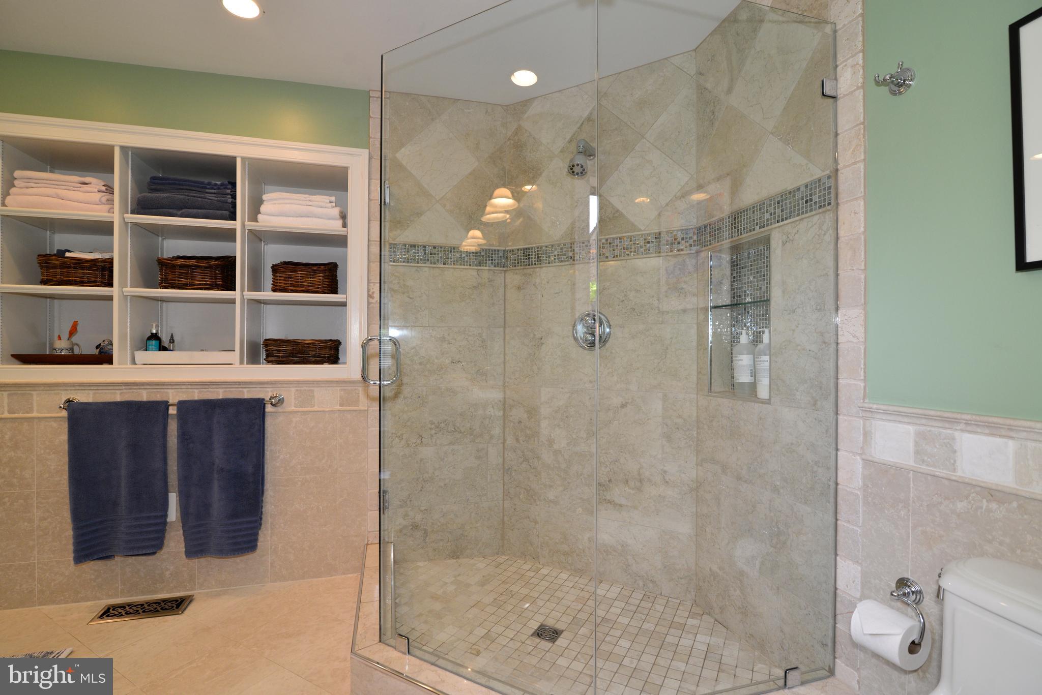 CABOTS POINT - Residential