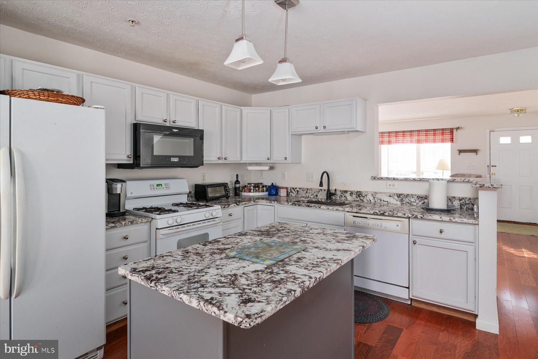 SEVEN OAKS - Residential