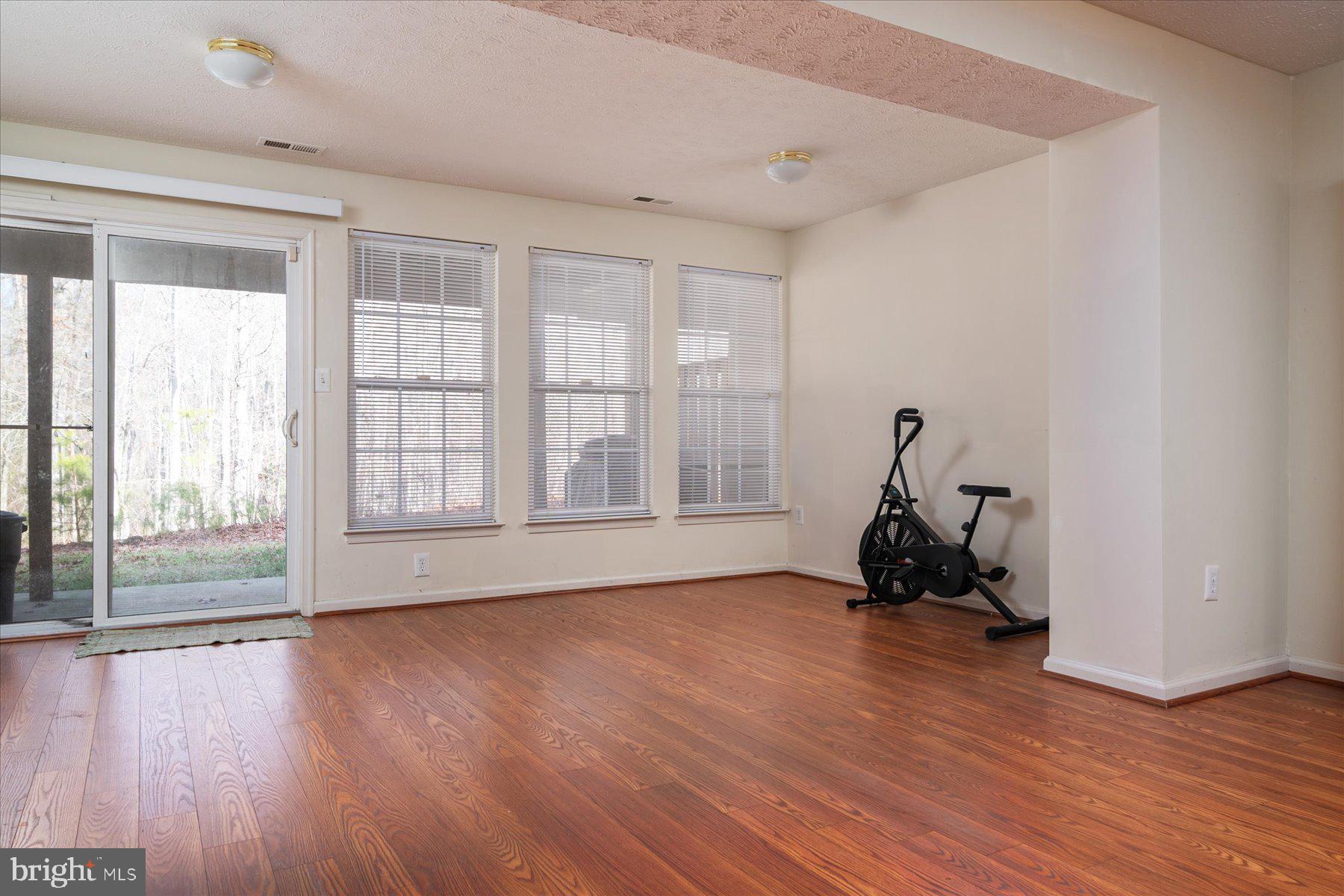 SEVEN OAKS - Residential