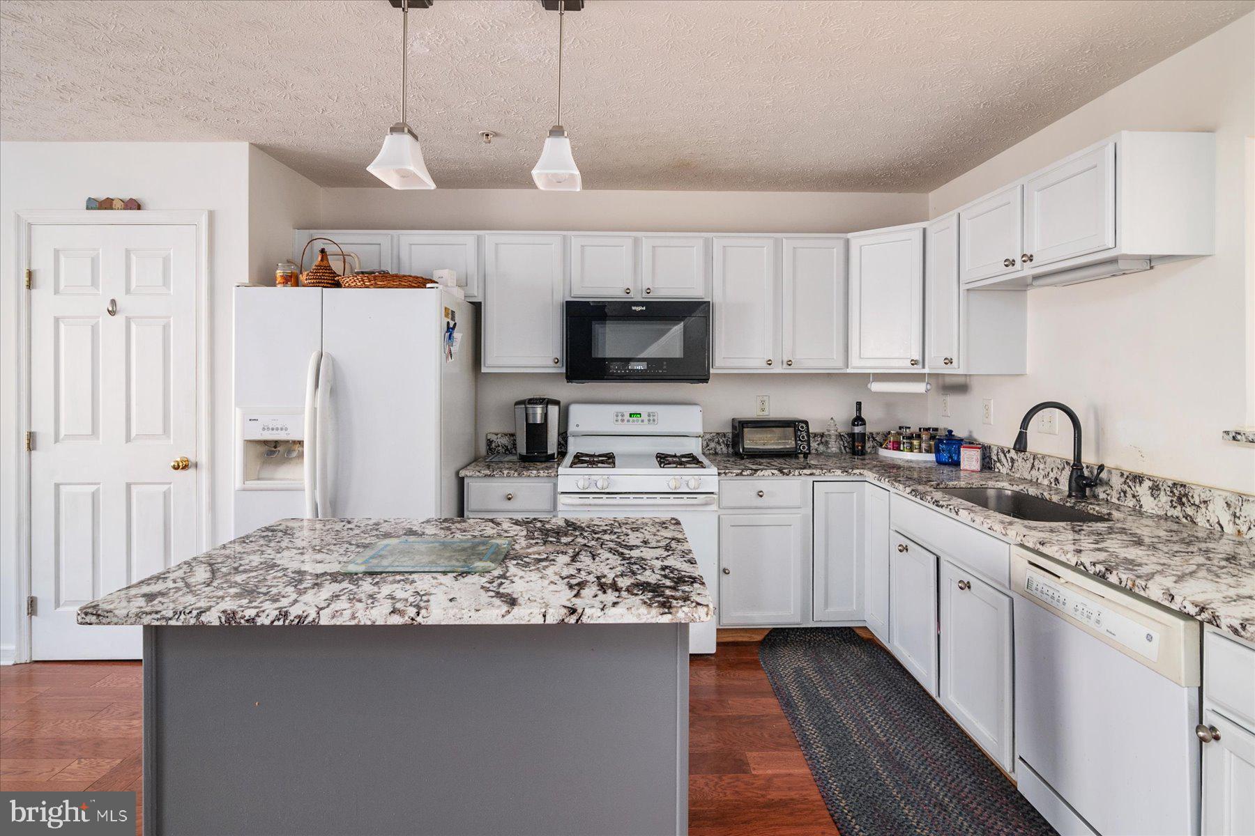 SEVEN OAKS - Residential