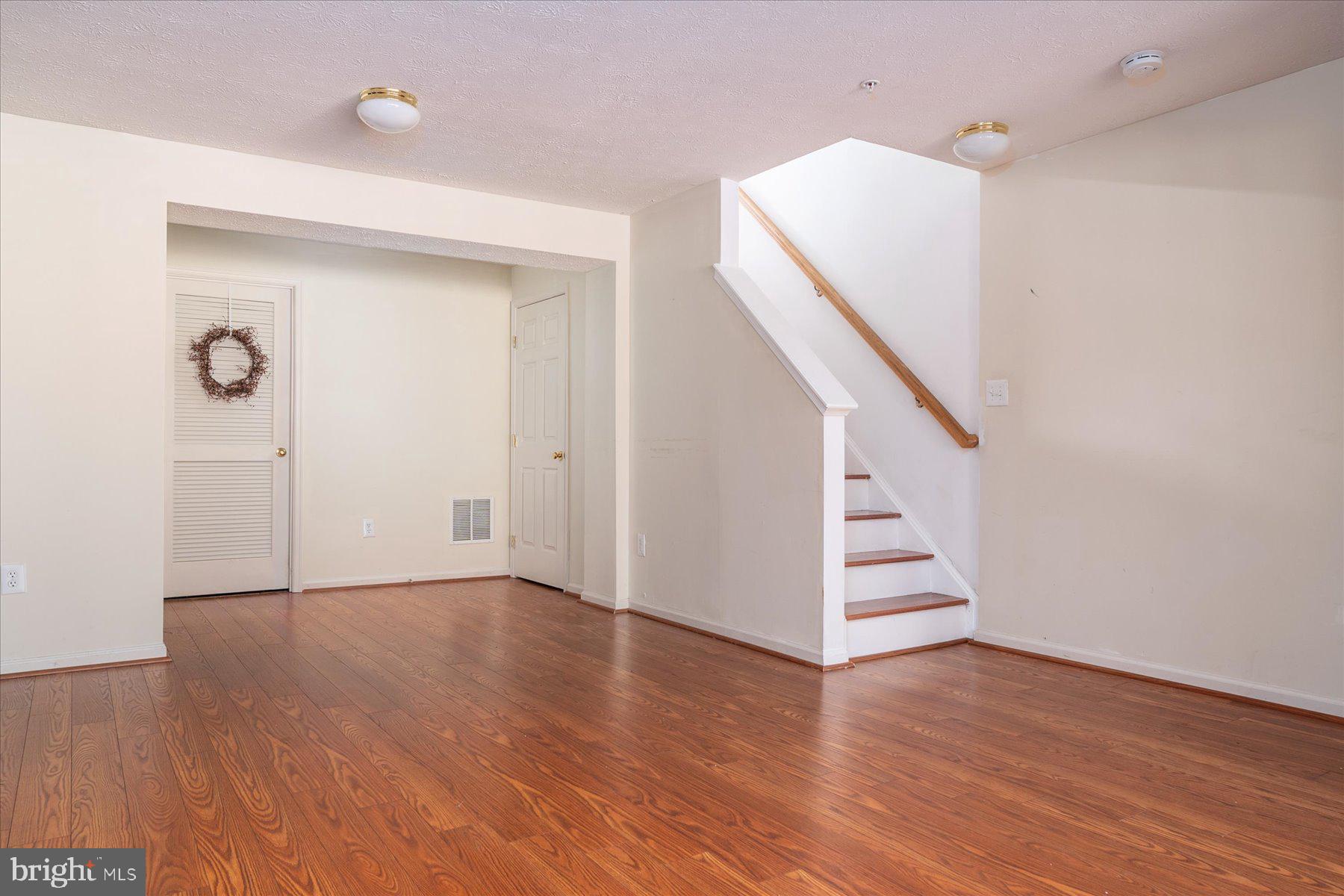 SEVEN OAKS - Residential