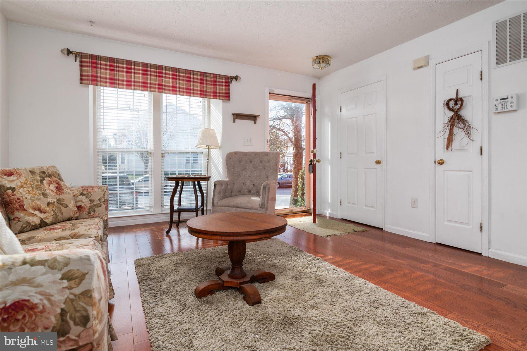 SEVEN OAKS - Residential