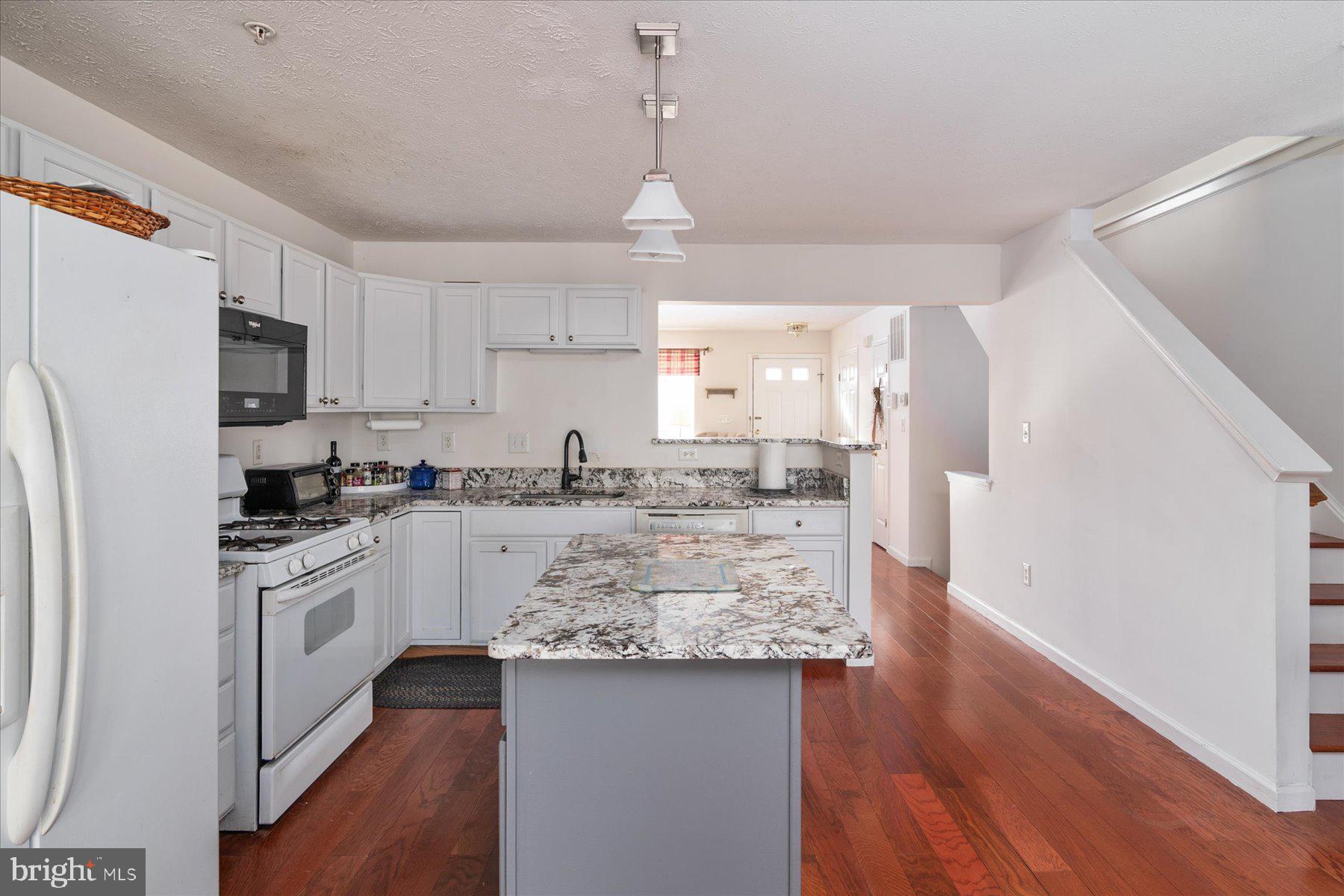 SEVEN OAKS - Residential