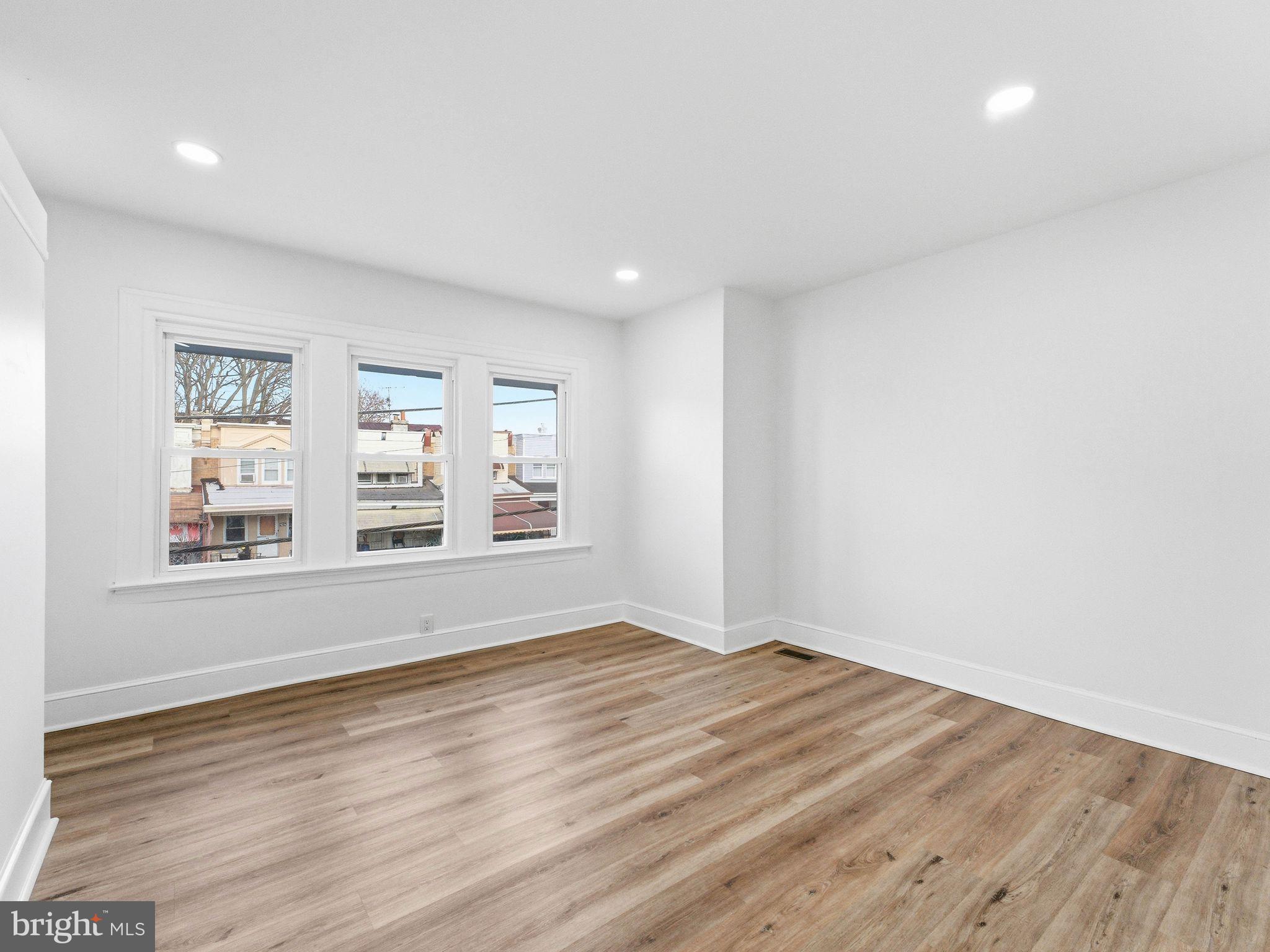 UNIVERSITY CITY - Residential