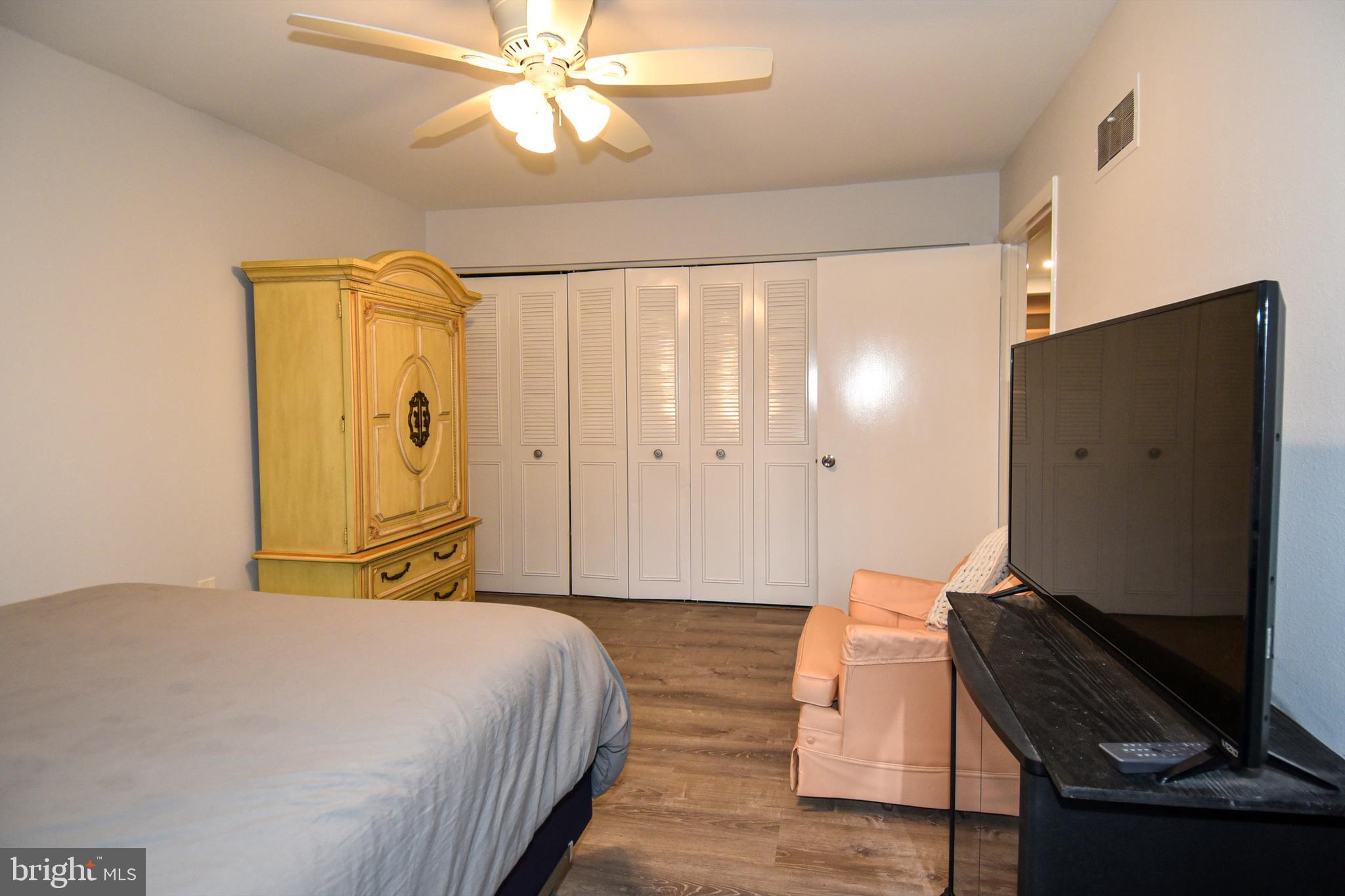 LEISURE WORLD - Residential