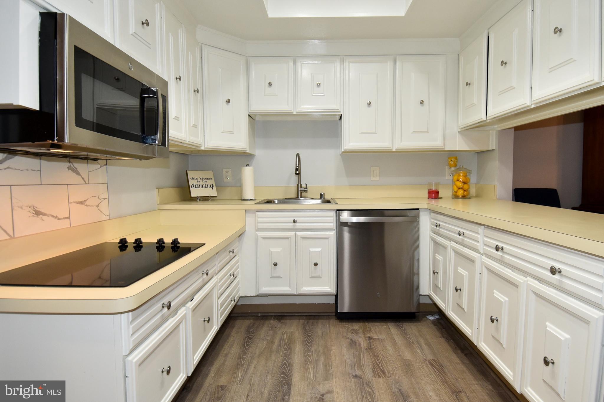 LEISURE WORLD - Residential