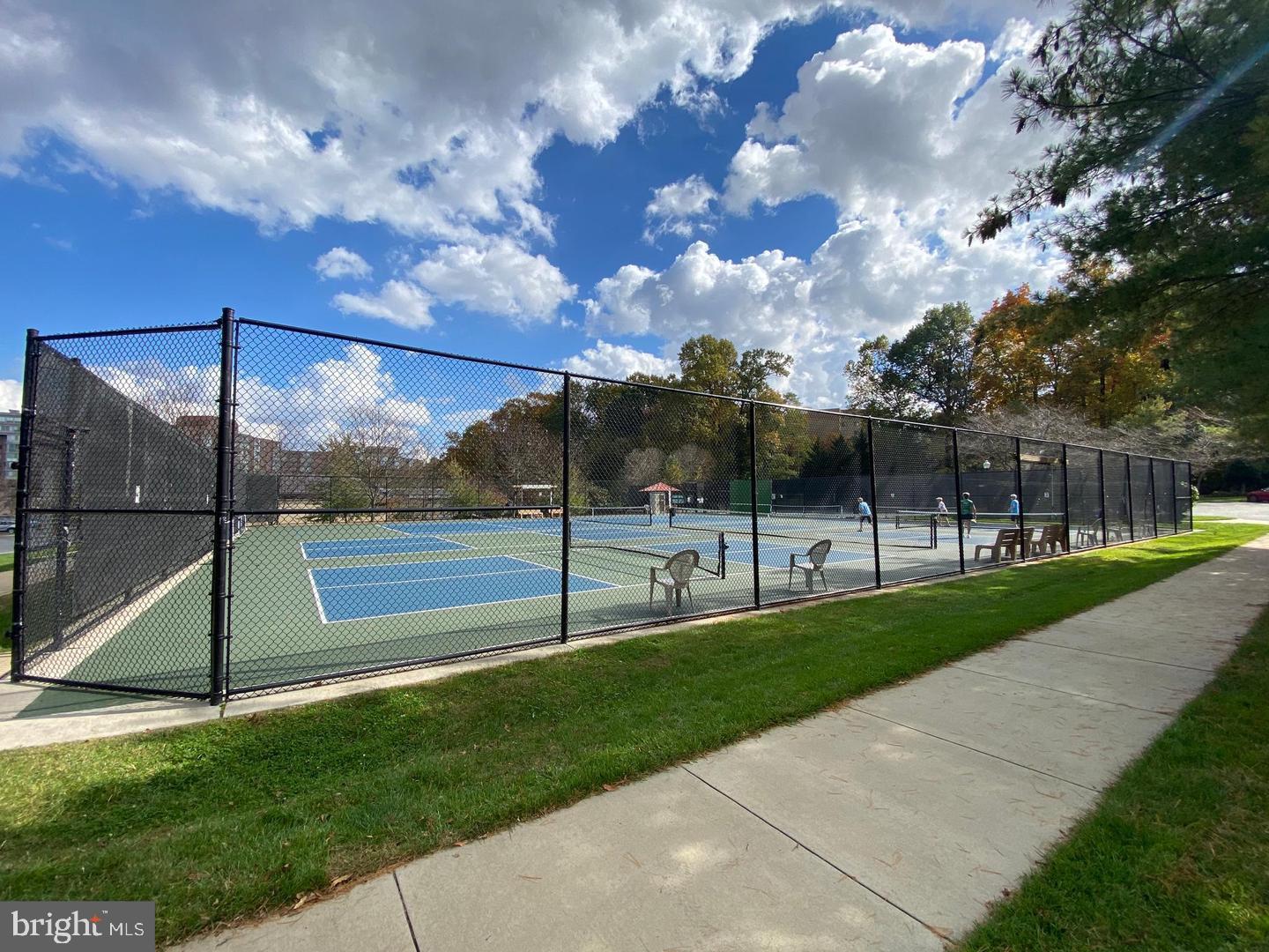 LEISURE WORLD - Residential