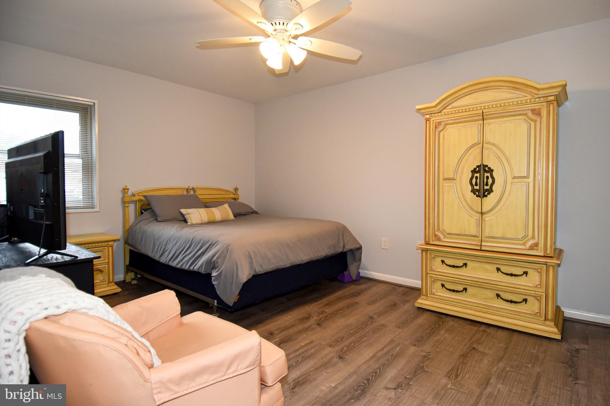 LEISURE WORLD - Residential