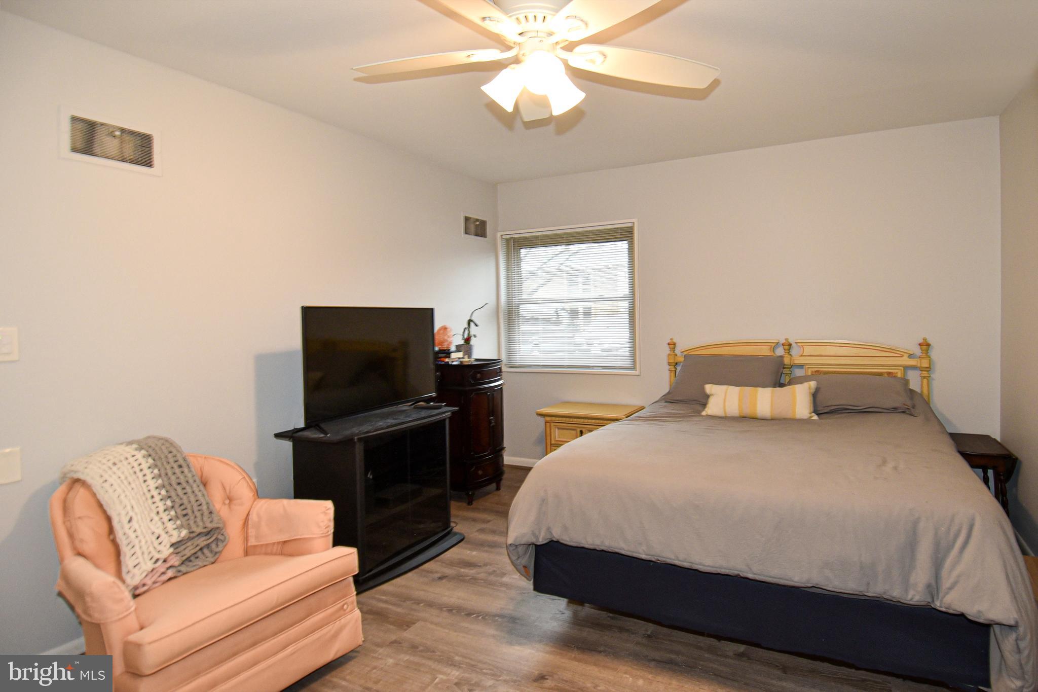 LEISURE WORLD - Residential